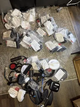 Ap-gl-ccwg-bl-1 Airgain Huge Lot Ultramax Glass M2m Wifi Puck Mimo M2max And More- New