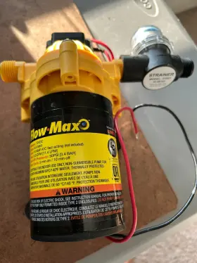 689052 Flow-max 12v Rv Water Pump 3.0 Gpm 50 Psi 9.5 Amp Self-priming With Filter