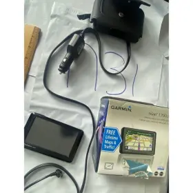 010-00782-10 Garmin Nuvi 1390 Lm 4.3 Inch Gps Navigation System With Charger Case Box