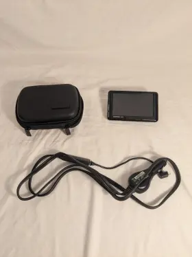 1nd034029 Garmin Nuvi 1390 Portable Touchscreen 4.3 Inch Bluetooth Gps With Charger And Case