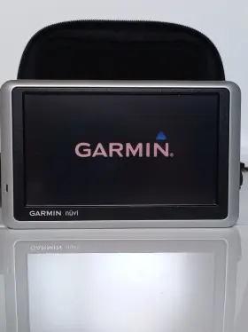 Garmin Nuvi-1300 Nuvi 1300 Car Auto Gps Unit 4.3 Inch Touchscreen With Charger And Carrying Case
