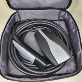 01789-00-m Tesla Universal Mobile Connector Charger