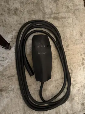 1050067-11-h Tesla Elon Signature Charger Gen 2 #3