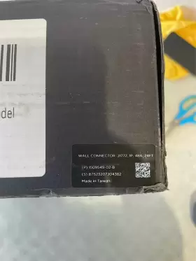1509549-02-b Tesla - J1772 Wall Connector