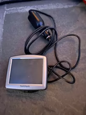 4eeo Tomtom Automotive Gps 3.5 Inch With Charger Used